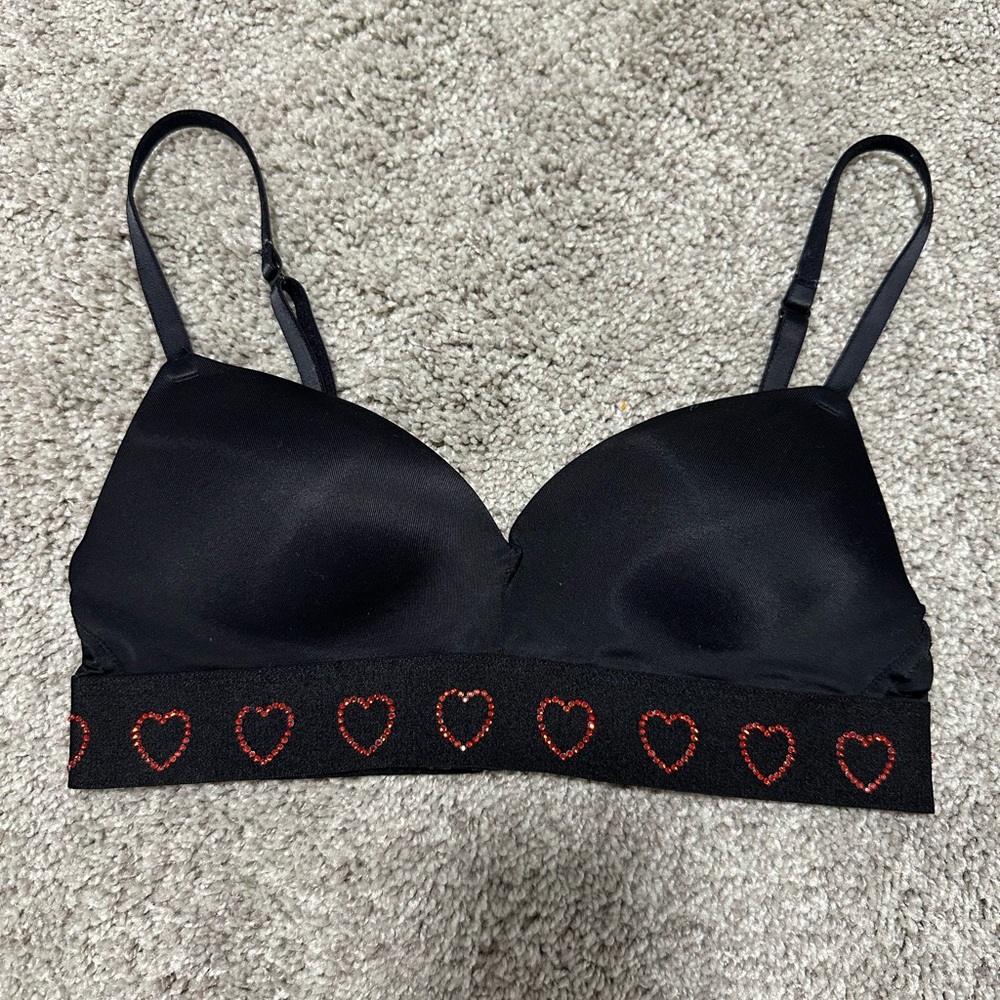PINK Victoria’s Secret Black/Red Hearts Wear Everywhere Wireless Push Up Bra 34A